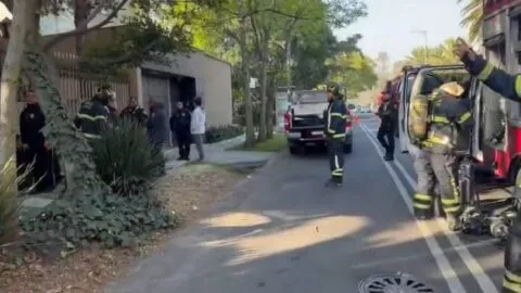 Incendio en casa de Bosques de las Lomas alerta a bomberos de la CDMX