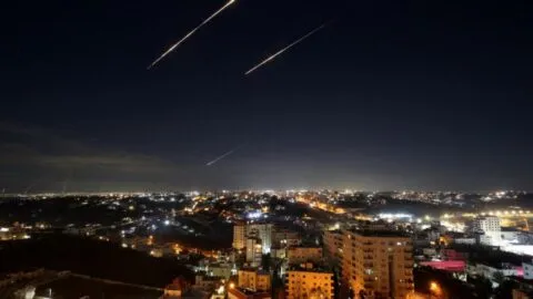 Países cierran espacio aéreo en Medio Oriente; SRE lanza llamado urgente a mexicanos