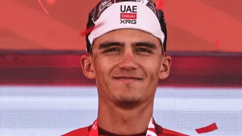 Isaac del Toro conserva la segunda posición general del UAE Tour 2026 tras quinta etapa
