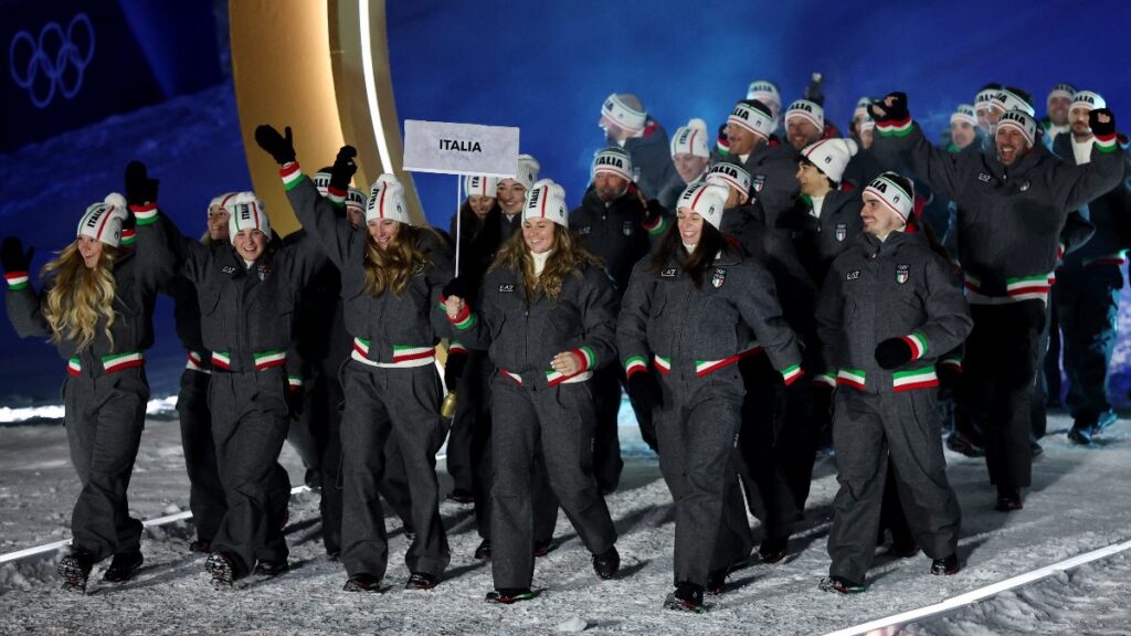 Vestidos de Armani, los italianos derrocharon estilo con un modelo minimalista.