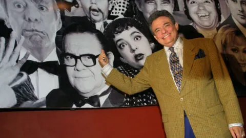 Coreano sorprende en redes sociales por cantar igual que José José