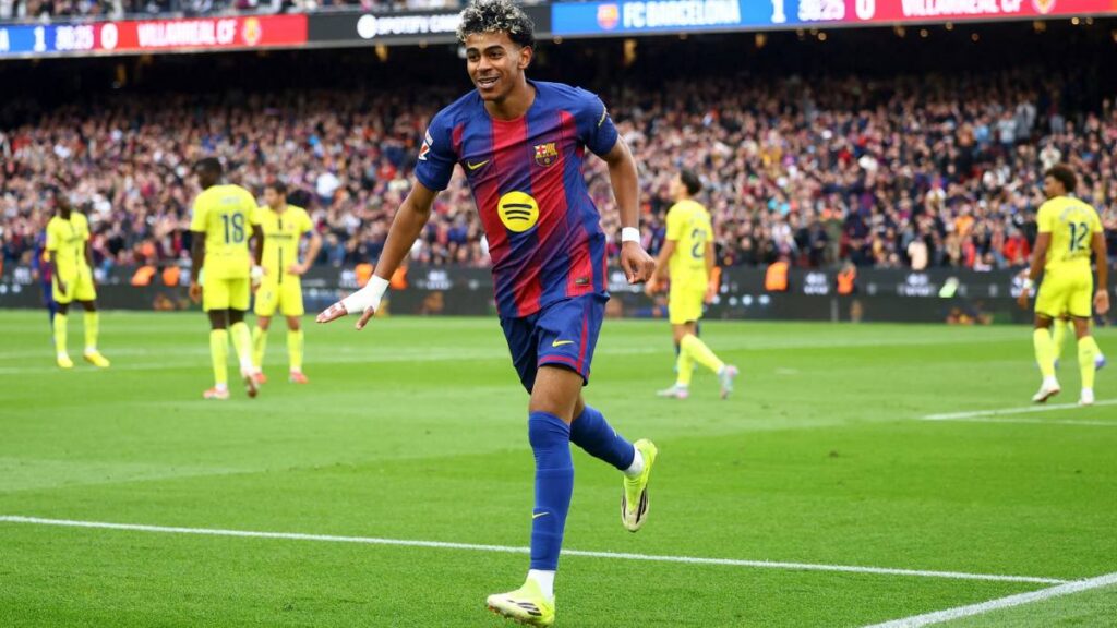 El juvenil del Barcelona suma 48 goles y 52 asistencias tras firmar su primer triplete en un triunfo que los mantiene como líderes en España