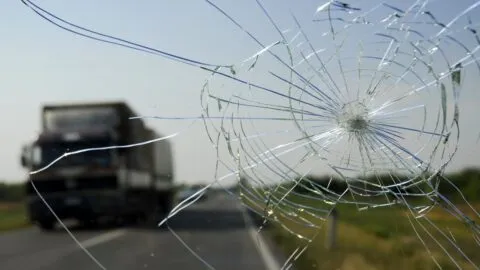 Lanzan piedras a autobús ADO para asaltarlo en la México-Puebla