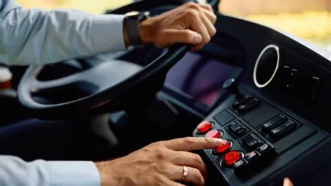 Líneas de autobuses suspenden viajes por violencia; ve si te afecta