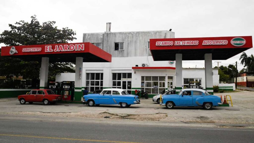 México evalúa enviar petróleo a Cuba