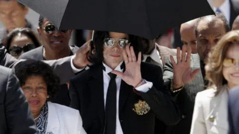 Lanzan "Michael Jackson: The Trial", la serie que muestra imágenes inéditas del juicio por abuso infantil