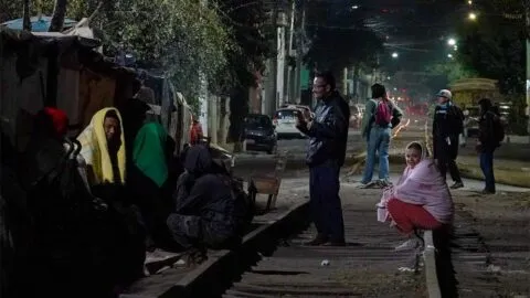 Tensión en CDMX por presunto desalojo de migrantes de campamento en colonia Vallejo