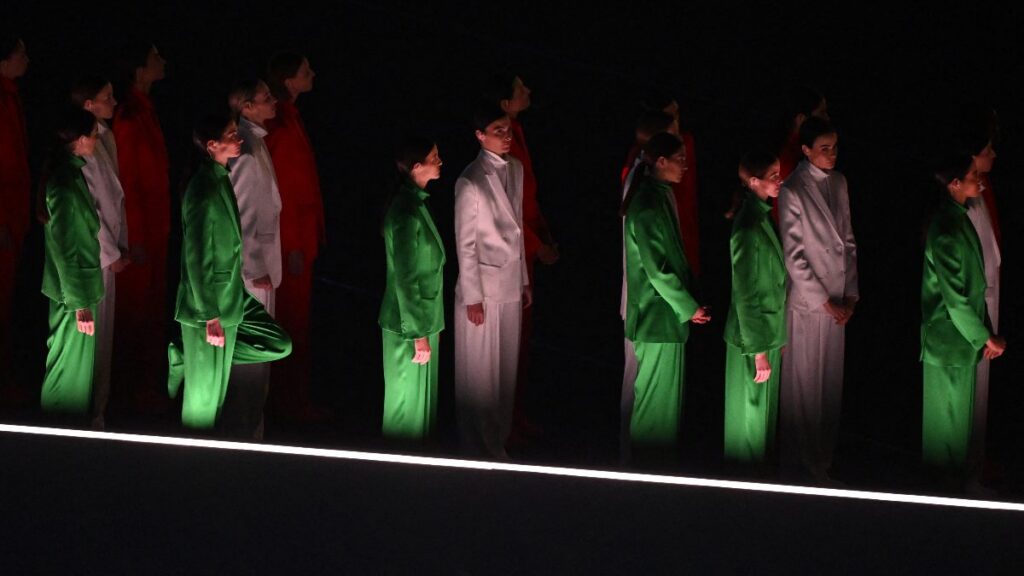 La moda impacta en Milano Cortina 2026: los uniformes que brillaron en la inauguración, así desfiló México