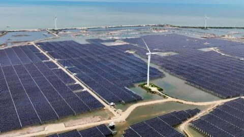 China lanza su primer modelo de IA para medir el impacto del clima en la Bolsa