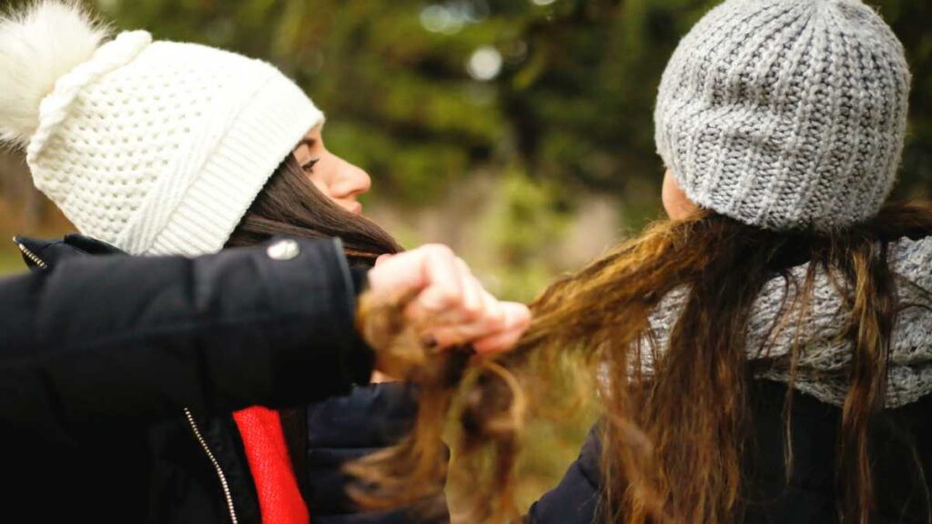 Mujeres pelean frente a Starbucks de Celaya