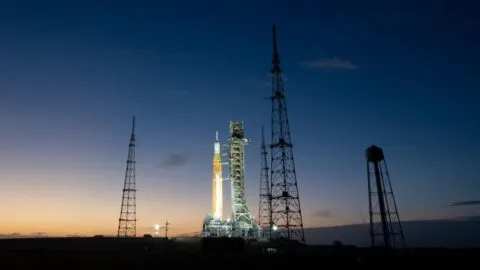 NASA completa ensayo de misión Artemis II que rodeará la Luna; aplaza lanzamiento a marzo por fuga de combustible