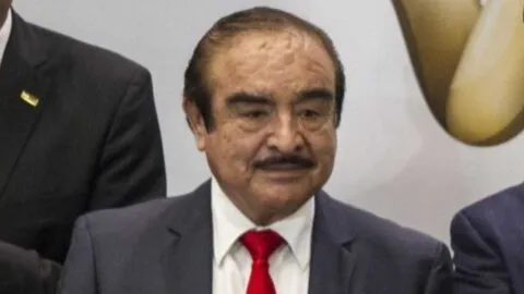 Líder sindical de CFE gana 5 veces más que la presidenta