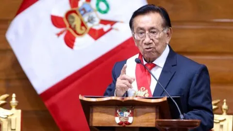 José María Balcázar asume presidencia interina de Perú tras destitución de Jerí