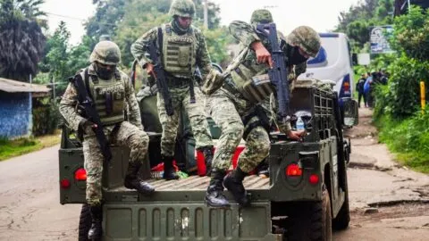Captan a supuestos militares torturando a joven en negocio de maquinitas en Peribán, Michoacán