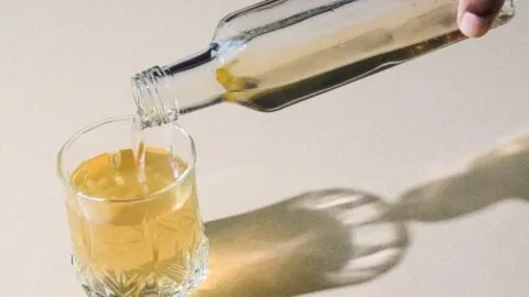 Proponen subir impuestos y limitar publicidad para reducir consumo de alcohol