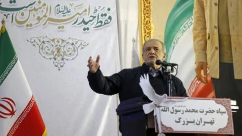 Presidente de Irán impulsa conversaciones con Estados Unidos por programa nuclear