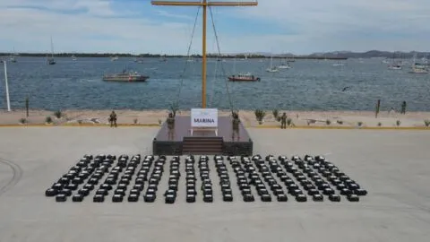 Golpe al narcotráfico: Marina y Guardia Costera de EE.UU. aseguran 188 bultos de cocaína