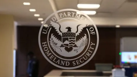 ¿Por qué podría cerrar parcialmente el Departamento de Seguridad Nacional y qué afectaciones tendría?