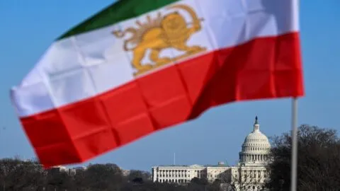 Irán anticipa acuerdos en sectores de energía, minería y aviación con EE. UU.