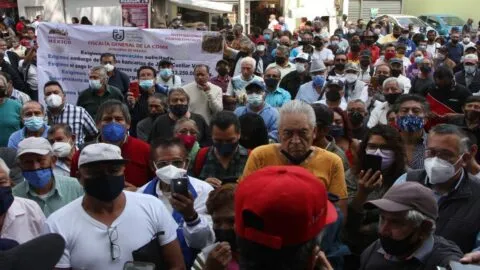 Extrabajadores de la extinta Ruta 100 encabezan las movilizaciones en CDMX este 19 de febrero