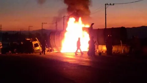 Jalisco pasa noche de horror: Persisten bloqueos y violencia tras muerte del "Mencho"