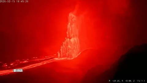 Despierta el Kilauea y deja impresionantes postales de erupciones de hasta 300 metros de altura
