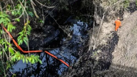 México deja de enviar petróleo a Cuba y desata debate interno