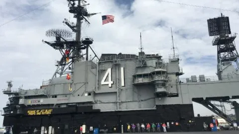 Portaviones estadounidense derriba un dron iraní que se le acercaba