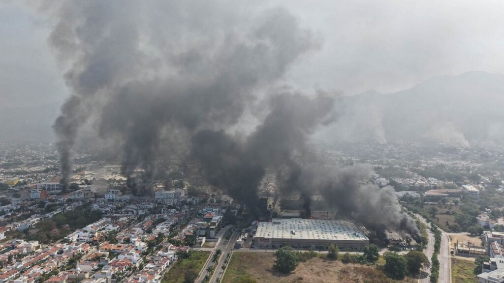 rapina-y-falta-de-viveres-en-jalisco-tras-bloqueos-sigue-codigo-rojo