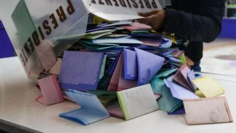 Reforma electoral de Claudia Sheinbaum propone menos recursos para el INE, pero más trabajo