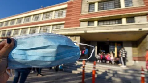 Cubrebocas regresa en mercados de Hidalgo por sarampión