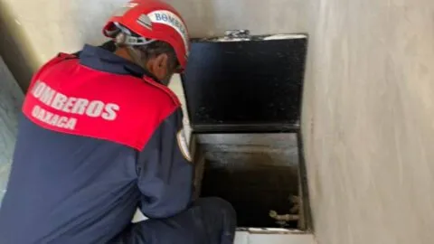 Rescatan a un hombre desmayado dentro de una cisterna en Oaxaca