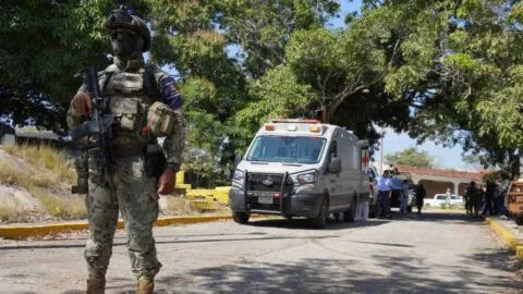 Marina y policías, desplegados en zona de explosión de ducto de Pemex