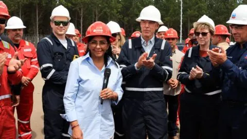 EE. UU. controla venta de petróleo venezolano y proyecta ingresos millonarios