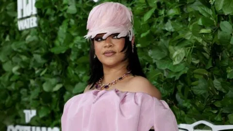 Rihanna se vuelve tendencia tras inesperada escena en supermercado