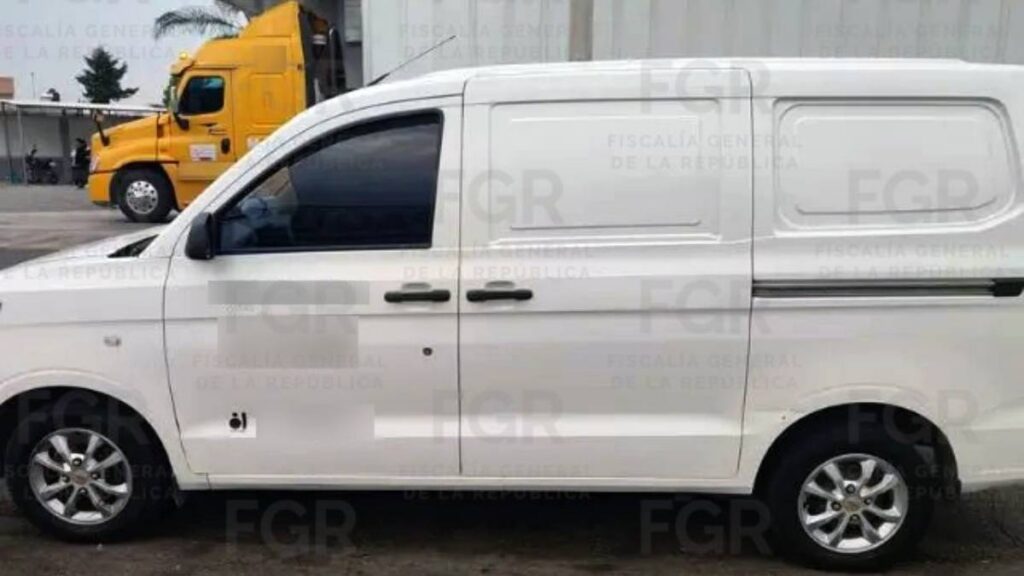 Robo de camioneta con medicamentos en Michoacán.