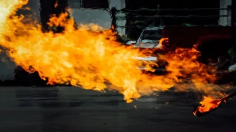 Sujeto rocía solvente a su pareja y le prende fuego en Cuernavaca