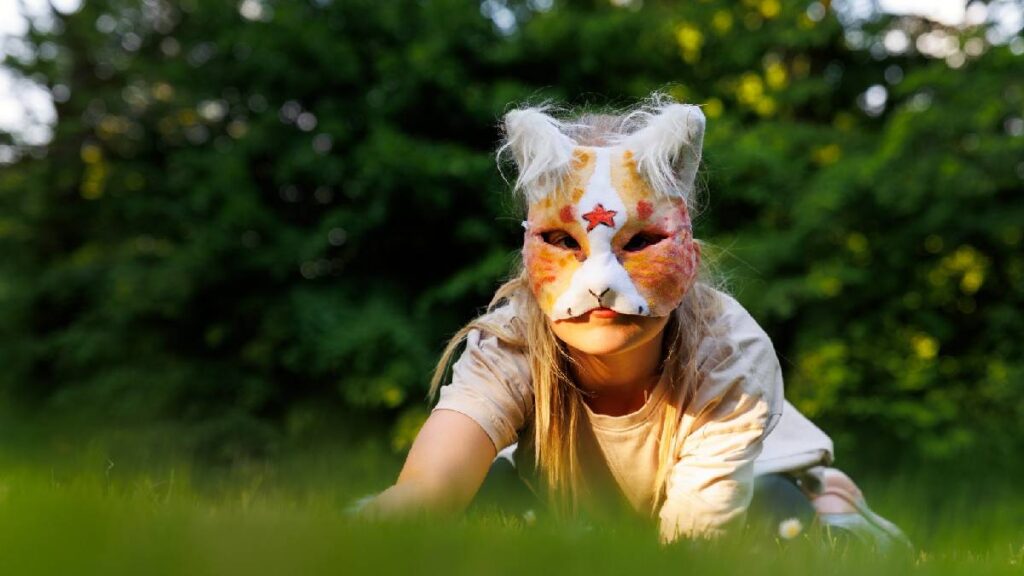 Therian significa identidad parcial animal; estudios analizan su origen y diferencias con la therianthropy clínica.