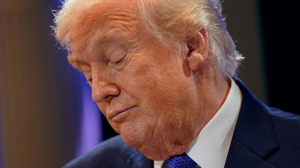 Trump aumenta arancel del 10 al 15%