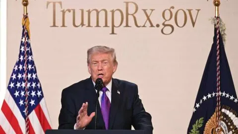 Trump lanza sitio web para comprar medicamentos más baratos