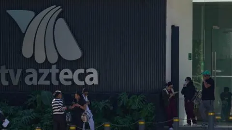 TV Azteca solicita concurso mercantil tras retos financieros y pago al SAT