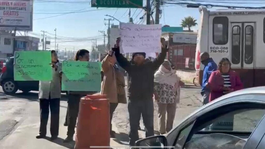 Docentes de la UAEM piden se revise el aumento salarial.