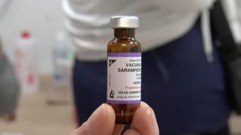 ¡Ya se animaron! Capitalinos acuden a vacunarse contra el sarampión