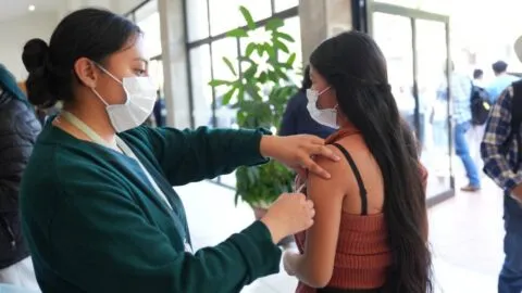 Universidad Autónoma Chapingo inicia vacunación contra sarampión 2026; aplica mil 200 dosis a estudiantes