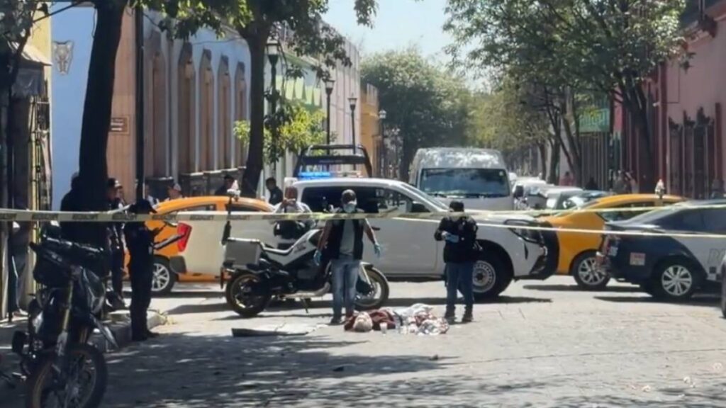 Video de conductor de pipa atropellando a mujer estadounidense en Oaxaca.