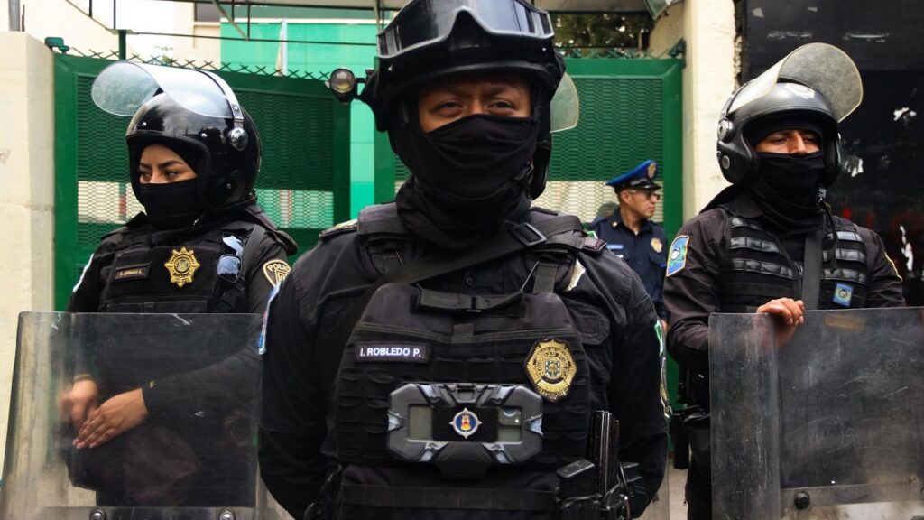 video-golpean-a-poli-en-santa-maria-la-ribera-en-la-cuauhtemoc