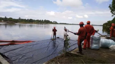 Derrame de petróleo contamina 170 km de costa entre Veracruz y Tabasco; pescadores denuncian pérdidas económicas