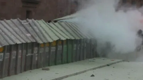 Blindan con placas metálicas  por marcha del 8M y reducen espacio en el Zócalo capitalino