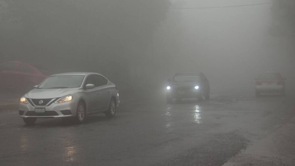 Bancos de neblina cubren carreteras del Edomex hoy.