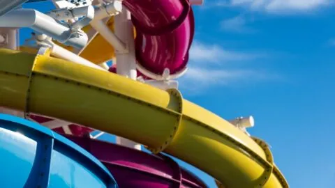 Mujer muere tras lanzarse de un tobogán en Colombia; captan momento en video